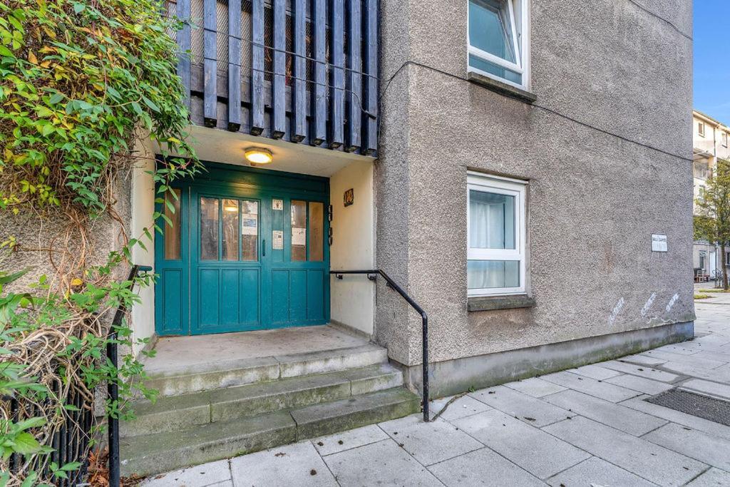 Edinburgh City Centre Aishia/Sakina Apartment Exterior photo